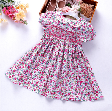 Vestido Español Blanco con Flores Cuello con detalles Chongo Rosado