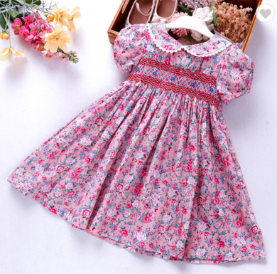 Vestido Español Rosado Cuello con detalles Flores Azules Bordadas, con mangas